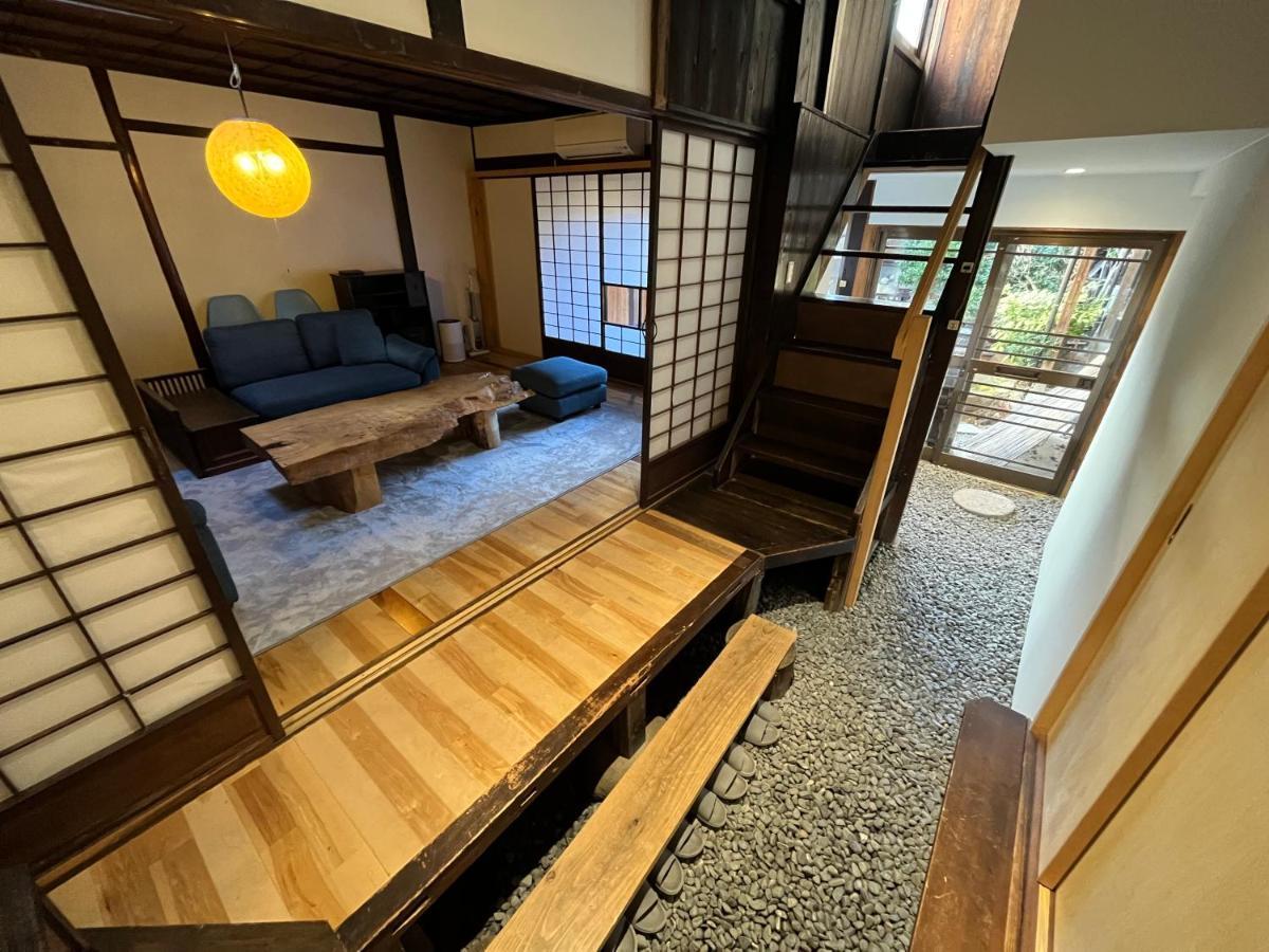 Only One Group Stays Per Day -Tenmaya-家族や仲間と貸し切りゲストハウス 天満屋 Nakatsugawa Eksteriør billede