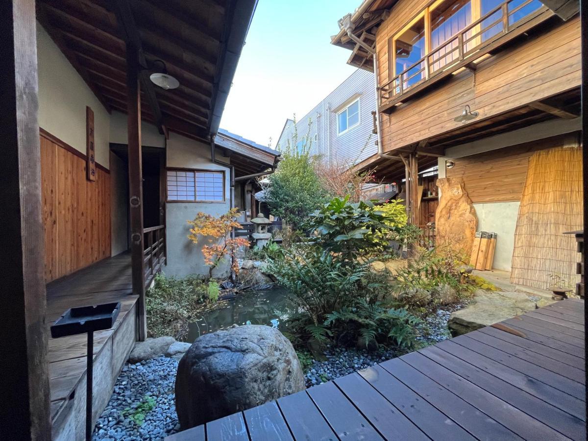 Only One Group Stays Per Day -Tenmaya-家族や仲間と貸し切りゲストハウス 天満屋 Nakatsugawa Eksteriør billede